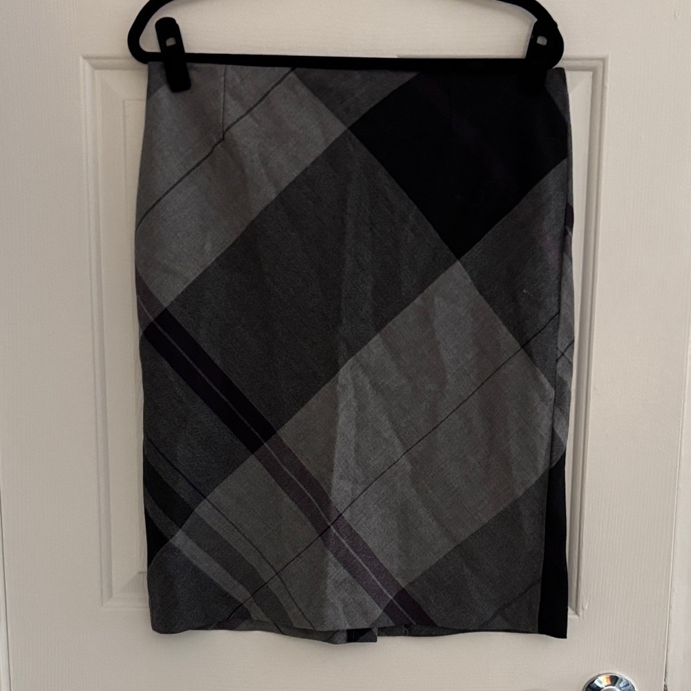 Gray Plaid Pencil Skirt - Tailored 100% wool size 10